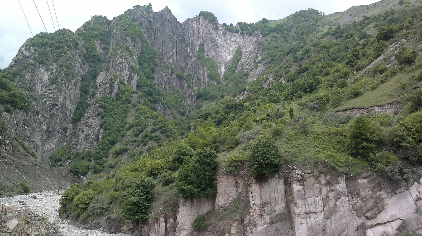 Горный пейзаж в окрестностях Лагича